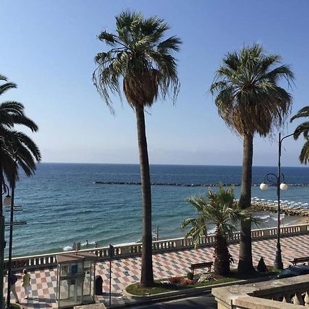 Petit Avec Classe San Remo Exterior foto