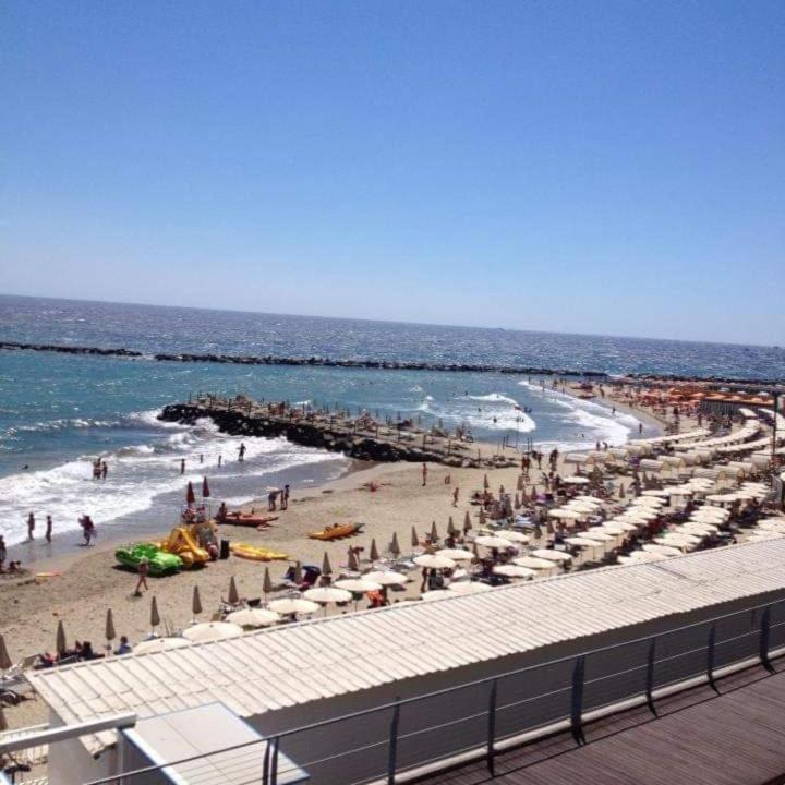 Petit Avec Classe San Remo Exterior foto